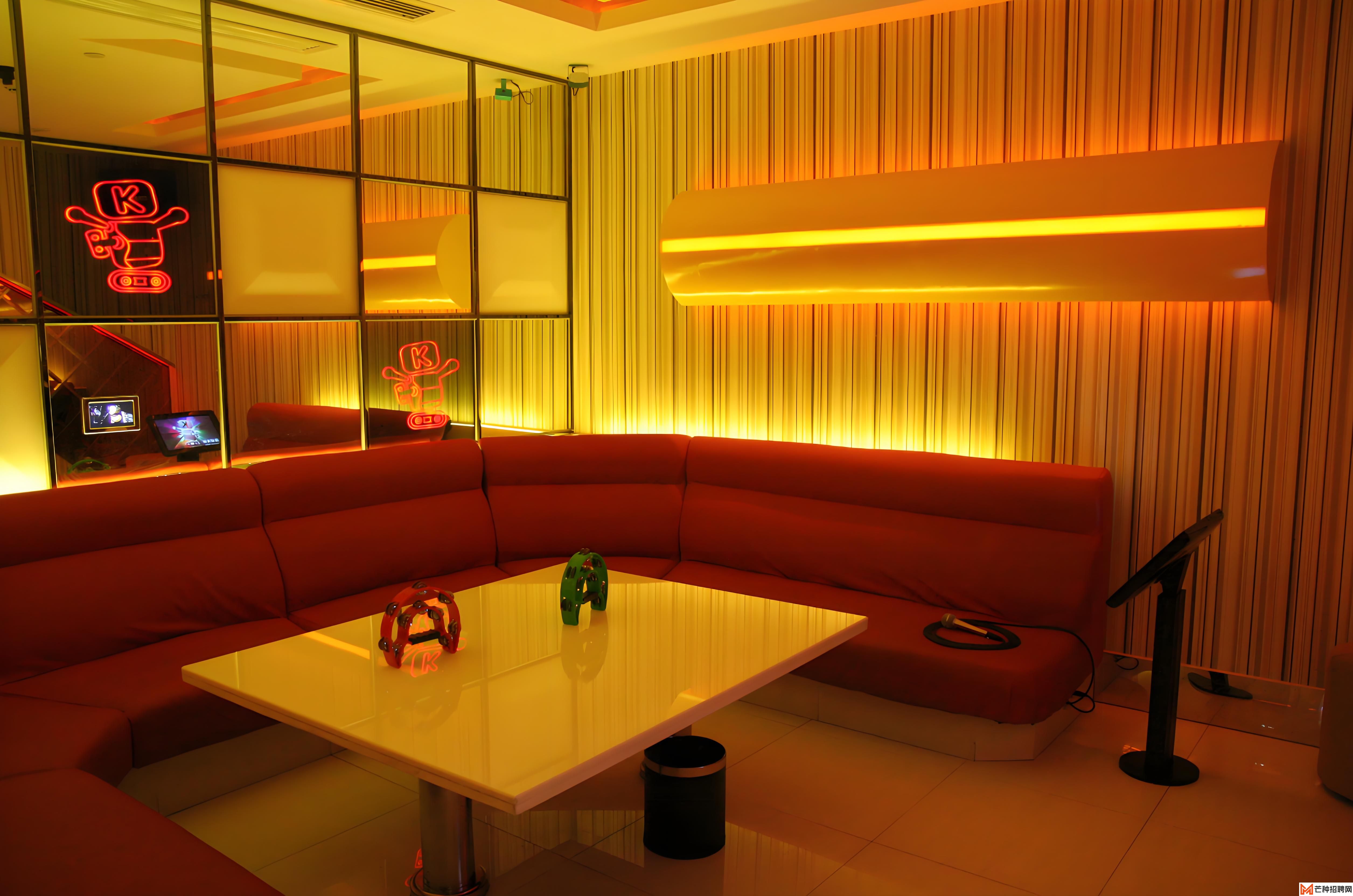 北京CBD高端KTV招聘服务人员，薪资透明可预支，提供培训