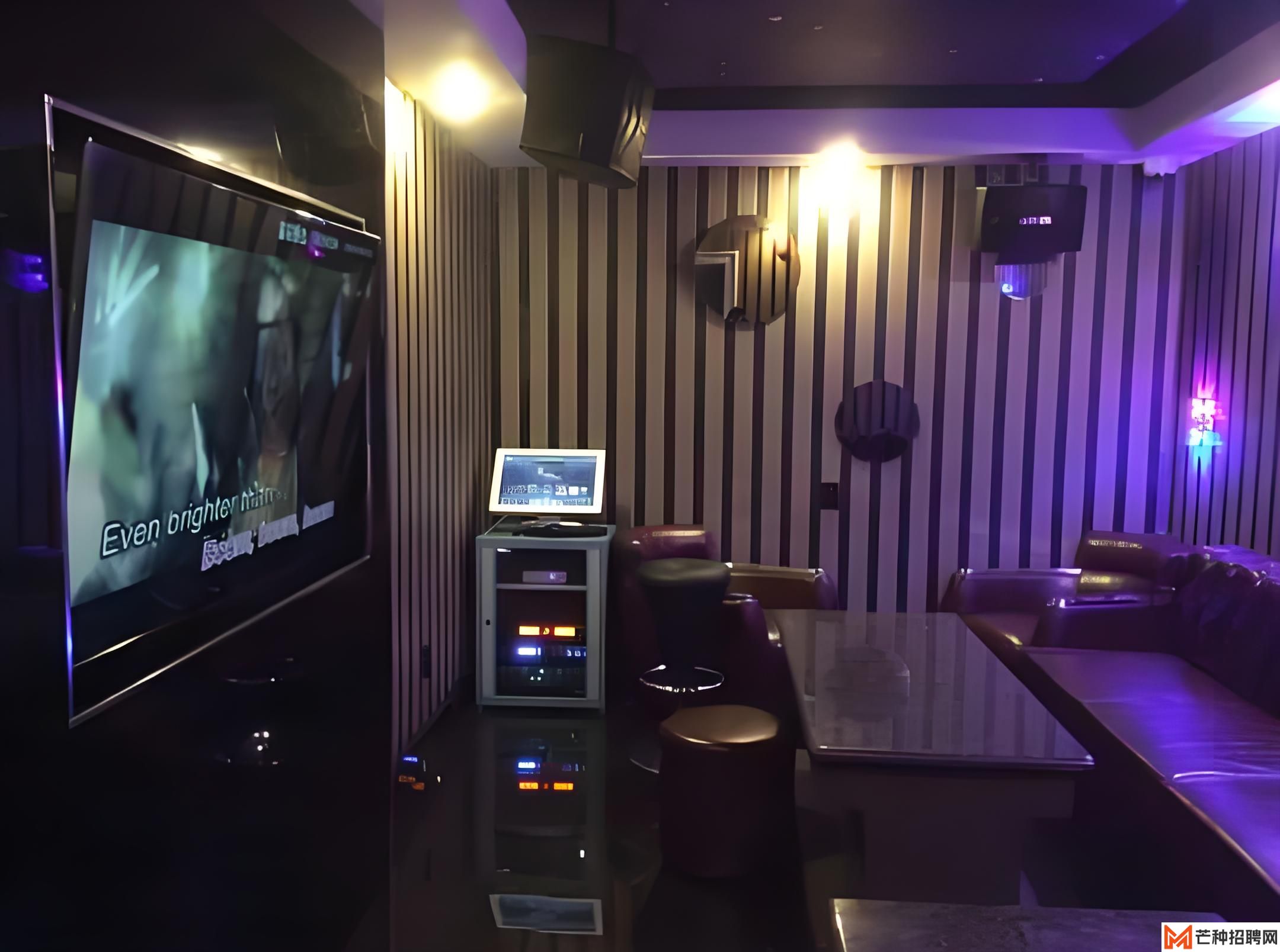 在夜色中闪耀——诚聘女服务员，欢迎来到北京精彩夜生活