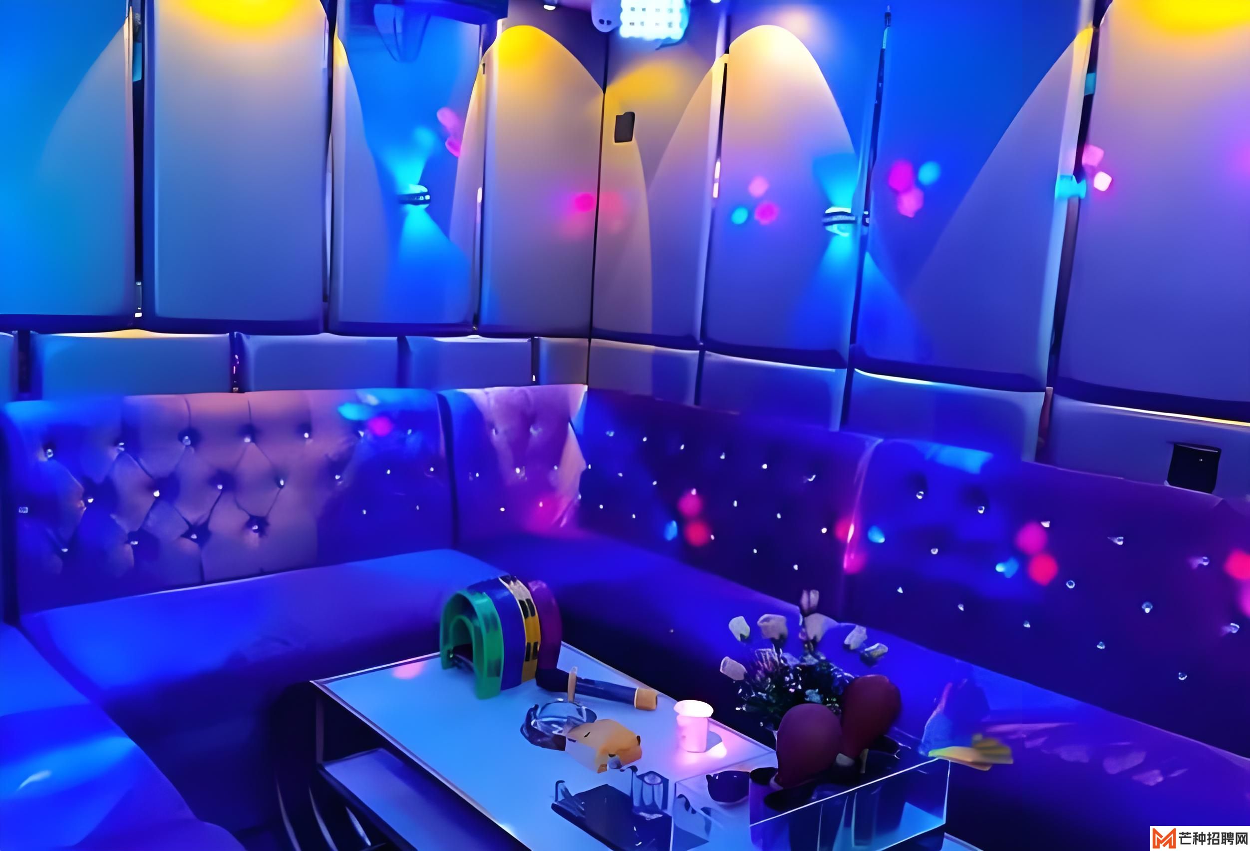 来吧，美女，加入北京王府井的夜间狂欢大舞台！